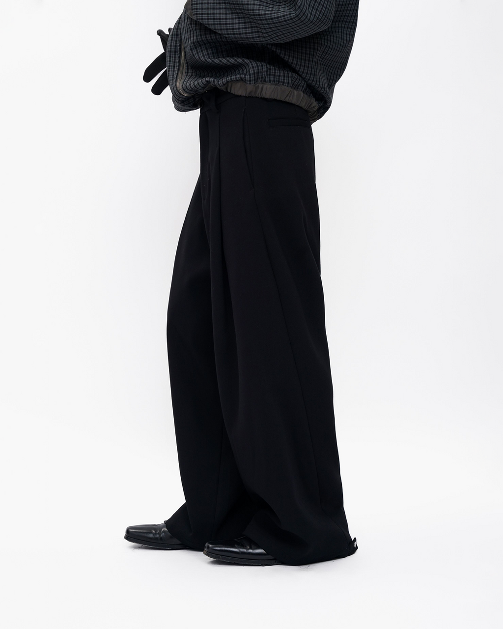 Classic Pleated Wide-Leg Trousers