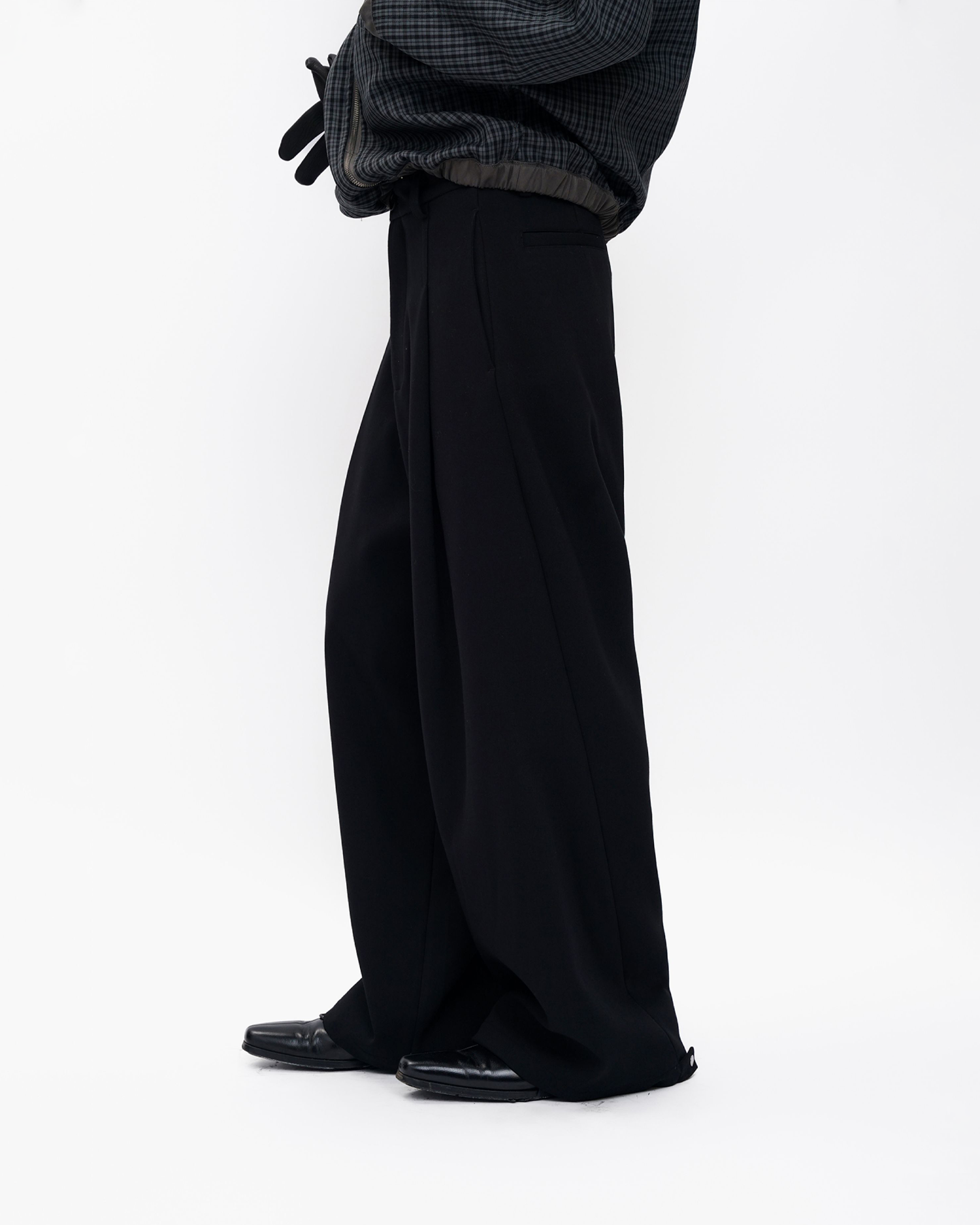 Classic Pleated Wide-Leg Trousers