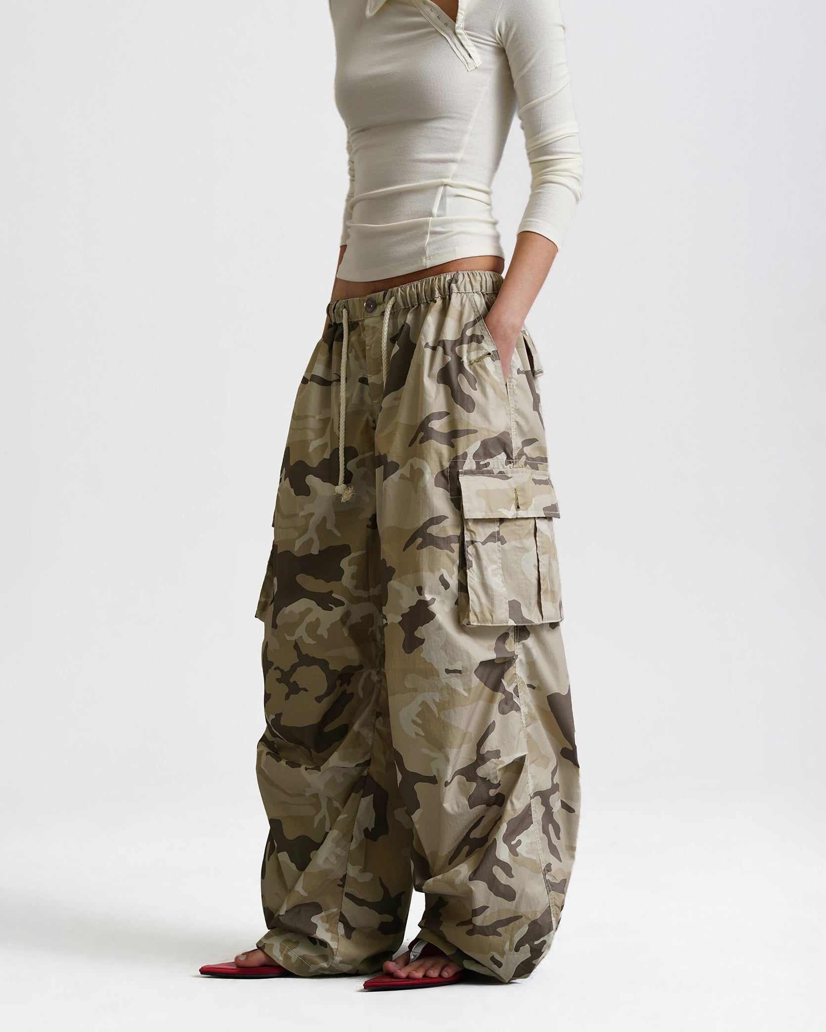 Explorer Camo Parachute Cargo
